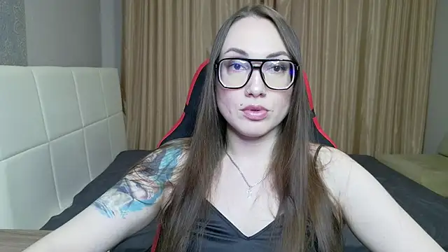 CarolineGlow  online show from 07-21-26, 05:15