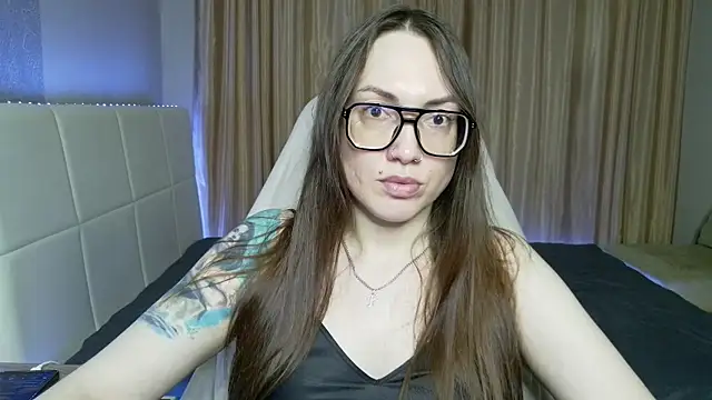 CarolineGlow  online show from 07-27-26, 05:42