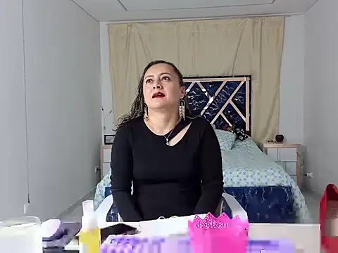 Cristalsexy25 online show from 07-18-26, 12:48