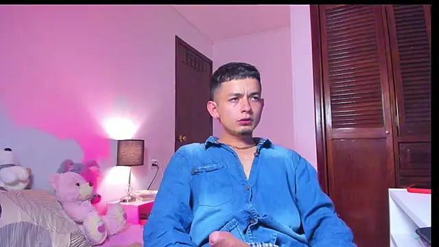 Snapshot of kobe_james07 chatting on 07-30-26, 04:11 kobe james07 online show from 07-30-26, 04:11
