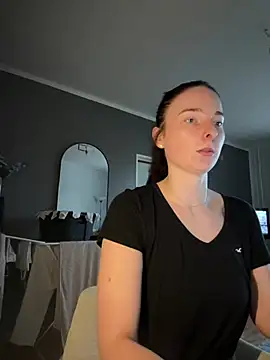 Snapshot of Snowhiite chatting on 07-19-26, 06:11 Snowhiite online show from 07-19-26, 06:11