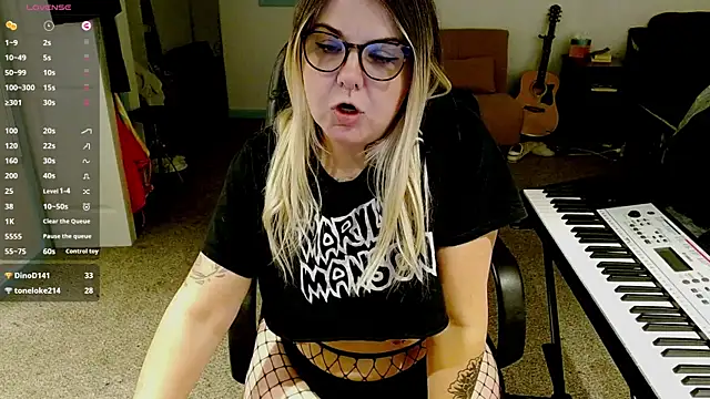 Snapshot of beccalubov chatting on 07-16-26, 05:35 beccalubov online show from 07-16-26, 05:35