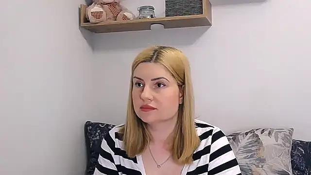 Snapshot of alisenties chatting on 05-14-26, 02:24 alisenties online show from 05-14-26, 02:24