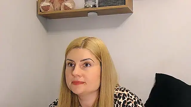 Snapshot of alisenties chatting on 05-27-26, 02:25 alisenties online show from 05-27-26, 02:25