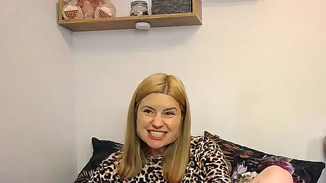 Snapshot of alisenties chatting on 05-29-26, 02:26 alisenties online show from 05-29-26, 02:26