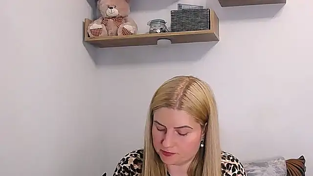 Snapshot of alisenties chatting on 06-15-26, 03:47 alisenties online show from 06-15-26, 03:47