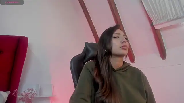 Snapshot of LilyGarciia chatting on 07-21-26, 03:47 LilyGarciia online show from 07-21-26, 03:47