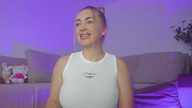 Snapshot of cute_blondiex chatting on 07-22-26, 12:41 cute blondiex online show from 07-22-26, 12:41