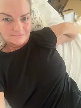 Holly-BlondeMILF44 online show from 07-23-26, 09:07