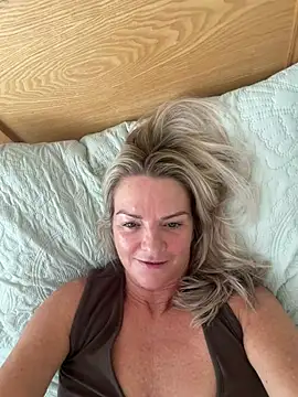 Holly-BlondeMILF44 online show from 08-02-26, 08:02