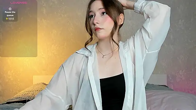 Snapshot of LunaBun chatting on 07-19-26, 03:05 LunaBun online show from 07-19-26, 03:05