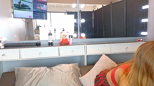 strawberrymia69 online show from 07-30-26, 01:10
