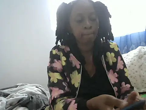 Snapshot of yolanda2 chatting on 07-17-26, 12:12 yolanda2 online show from 07-17-26, 12:12