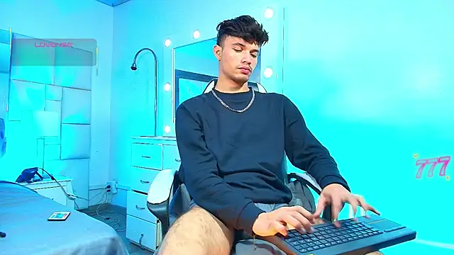 Snapshot of alexgod- chatting on 07-28-26, 04:39 alexgod- online show from 07-28-26, 04:39