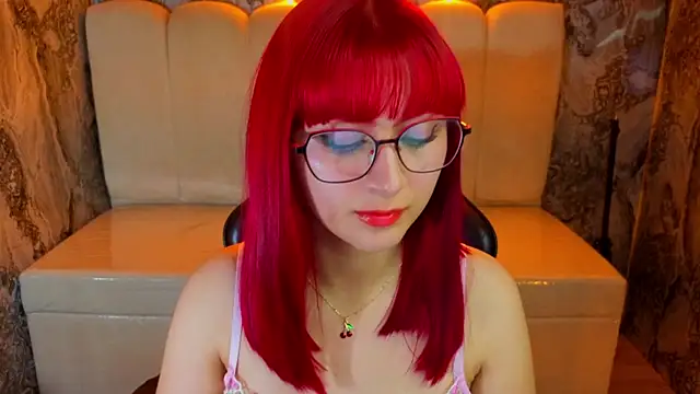 Snapshot of Queen_Red_v chatting on 07-29-26, 03:04 Queen Red v online show from 07-29-26, 03:04