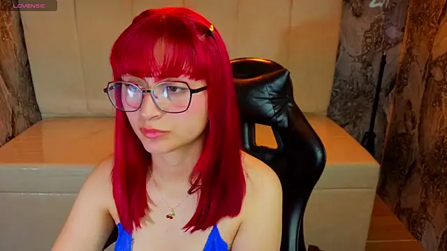 Snapshot of Queen_Red_v chatting on 07-30-26, 08:13 Queen Red v online show from 07-30-26, 08:13