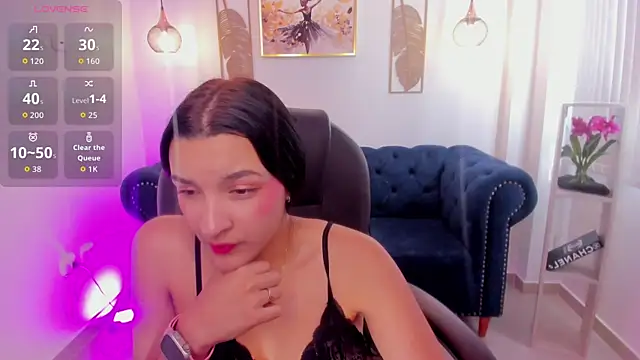 Snapshot of kiara_wren chatting on 07-29-26, 07:56 kiara wren online show from 07-29-26, 07:56