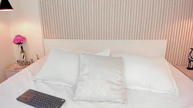 SophiaCortez online show from 07-25-26, 01:08