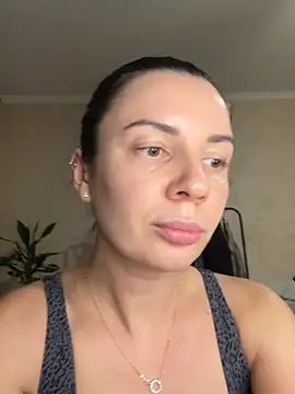 Snapshot of Hannapup chatting on 07-14-26, 06:13 Hannapup online show from 07-14-26, 06:13