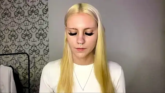 LanaLivee online show from 07-19-26, 05:16