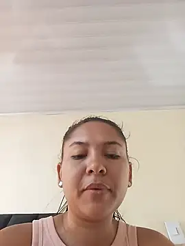 Snapshot of Roxxana2026 chatting on 07-18-26, 04:22 Roxxana2026 online show from 07-18-26, 04:22