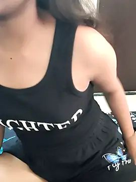 yours queen  online show from 07-27-26, 05:47