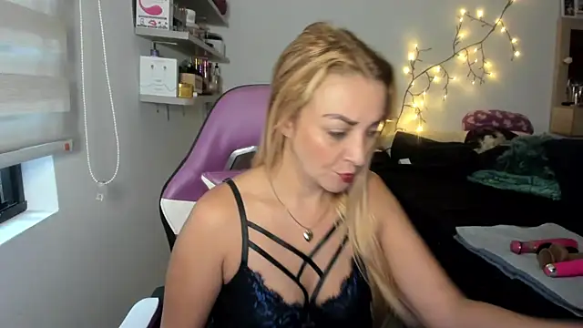 Snapshot of adri_smoke chatting on 07-28-26, 11:39 adri smoke online show from 07-28-26, 11:39