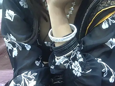Snapshot of darling_bachha chatting on 07-28-26, 04:39 darling bachha online show from 07-28-26, 04:39