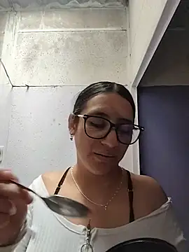 Snapshot of milarous chatting on 07-20-26, 03:36 milarous online show from 07-20-26, 03:36