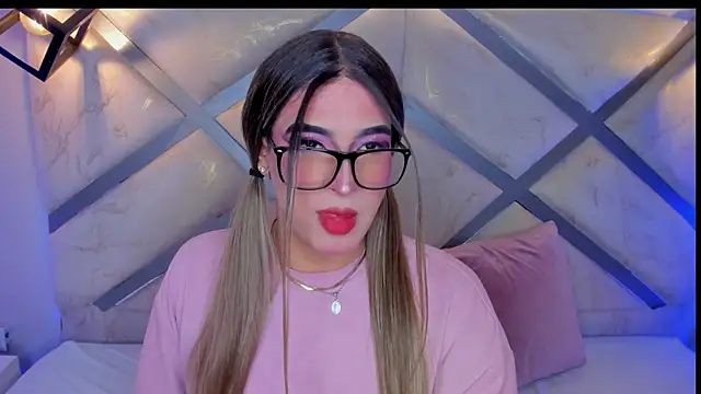 Snapshot of cami_rouxx chatting on 07-27-26, 03:35 cami rouxx online show from 07-27-26, 03:35