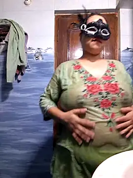 Snapshot of Luv_swara02 chatting on 08-04-26, 04:37 Luv swara02 online show from 08-04-26, 04:37