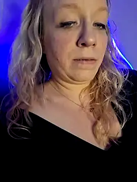 Snapshot of XxMs_StarzxX chatting on 01-27-25, 03:04 XxMs StarzxX online show from 01-27-25, 03:04