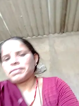 Snapshot of miss_reena93036 chatting on 07-18-26, 06:17 miss reena93036 online show from 07-18-26, 06:17