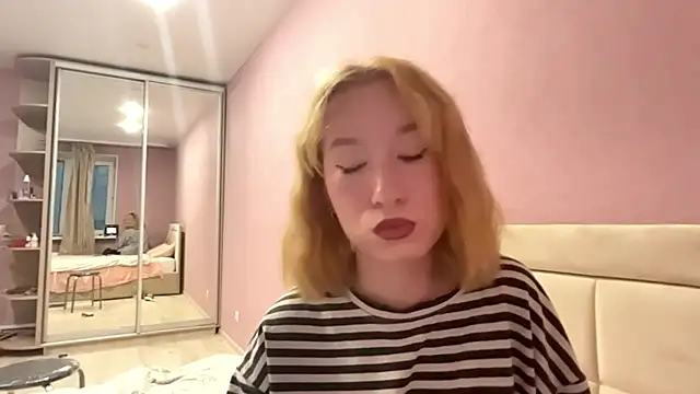 KiraAkira online show from 07-30-26, 04:28