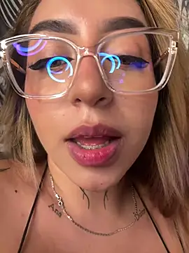 Snapshot of Velvet1_ chatting on 07-17-26, 10:47 Velvet1 online show from 07-17-26, 10:47