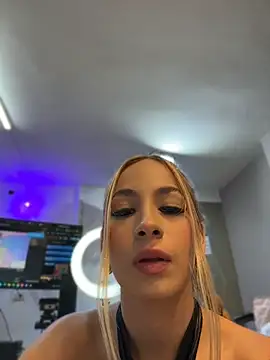 Chiara Bond online show from 08-01-26, 07:35