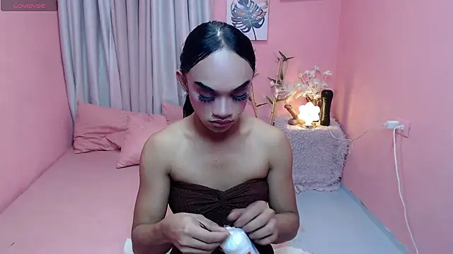 VivienneLuxe online show from 07-20-26, 10:39