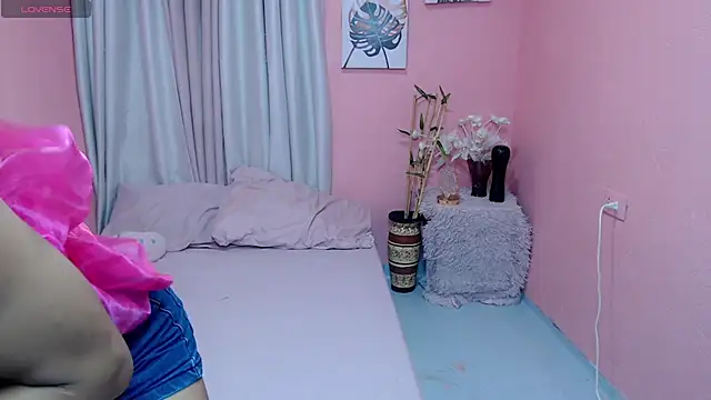 VivienneLuxe online show from 07-23-26, 02:26