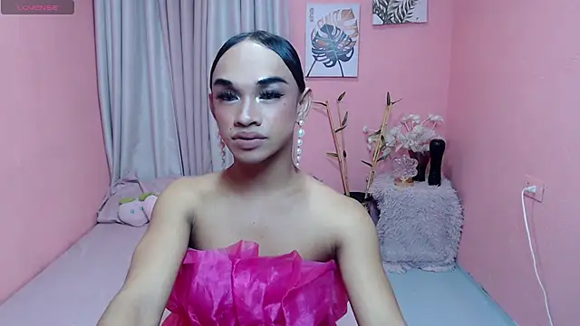 VivienneLuxe online show from 07-25-26, 07:22
