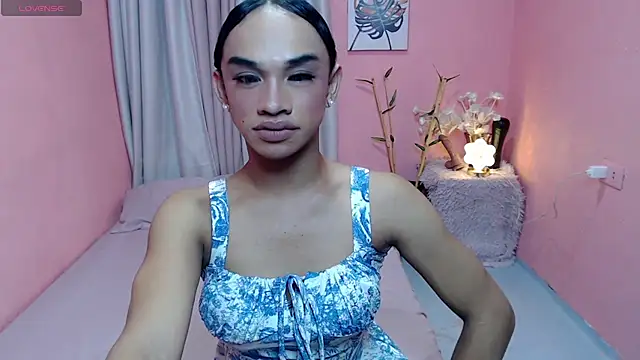 VivienneLuxe online show from 07-30-26, 09:08