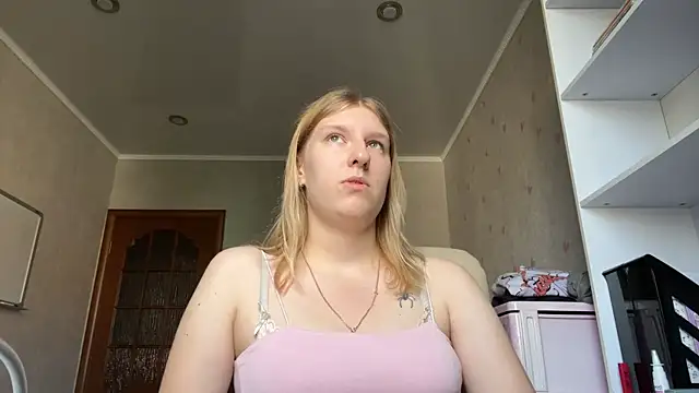 Snapshot of RollingSweet chatting on 07-27-26, 06:42 RollingSweet online show from 07-27-26, 06:42