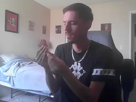 Snapshot of unlatinosatiro chatting on 07-22-26, 06:00 unlatinosatiro online show from 07-22-26, 06:00