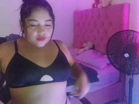 Snapshot of maddy13hony chatting on 07-24-26, 10:41 maddy13hony online show from 07-24-26, 10:41
