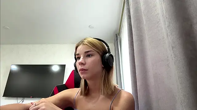 PickmeGirl online show from 07-28-26, 02:13