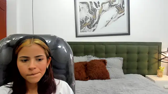 Snapshot of sparks_eva chatting on 07-31-26, 05:45 sparks eva online show from 07-31-26, 05:45