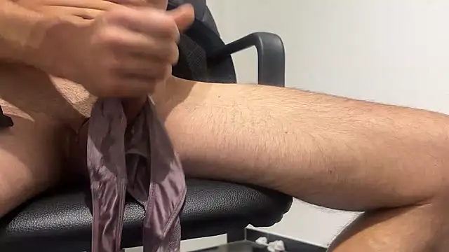 swissboy22 online show from 10-21-25, 08:15