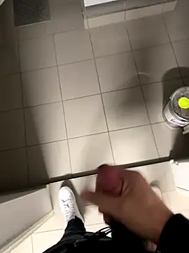 swissboy22 online show from 10-29-25, 10:33