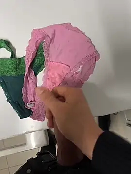 swissboy22 online show from 12-18-25, 10:16