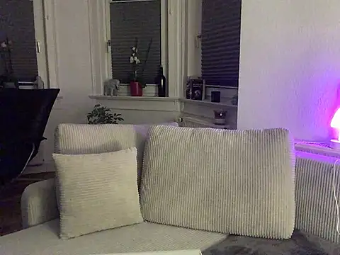 Snapshot of LaraaMaxx chatting on 07-30-26, 08:19 LaraaMaxx online show from 07-30-26, 08:19