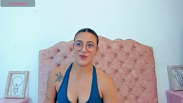 Snapshot of AriiaBloom chatting on 07-23-26, 03:37 AriiaBloom online show from 07-23-26, 03:37